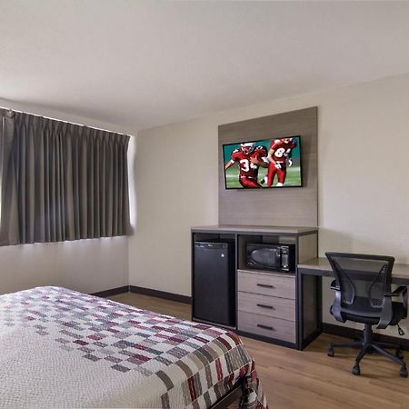 Red Roof Inn & Suites Brunswick I-95 Buitenkant foto